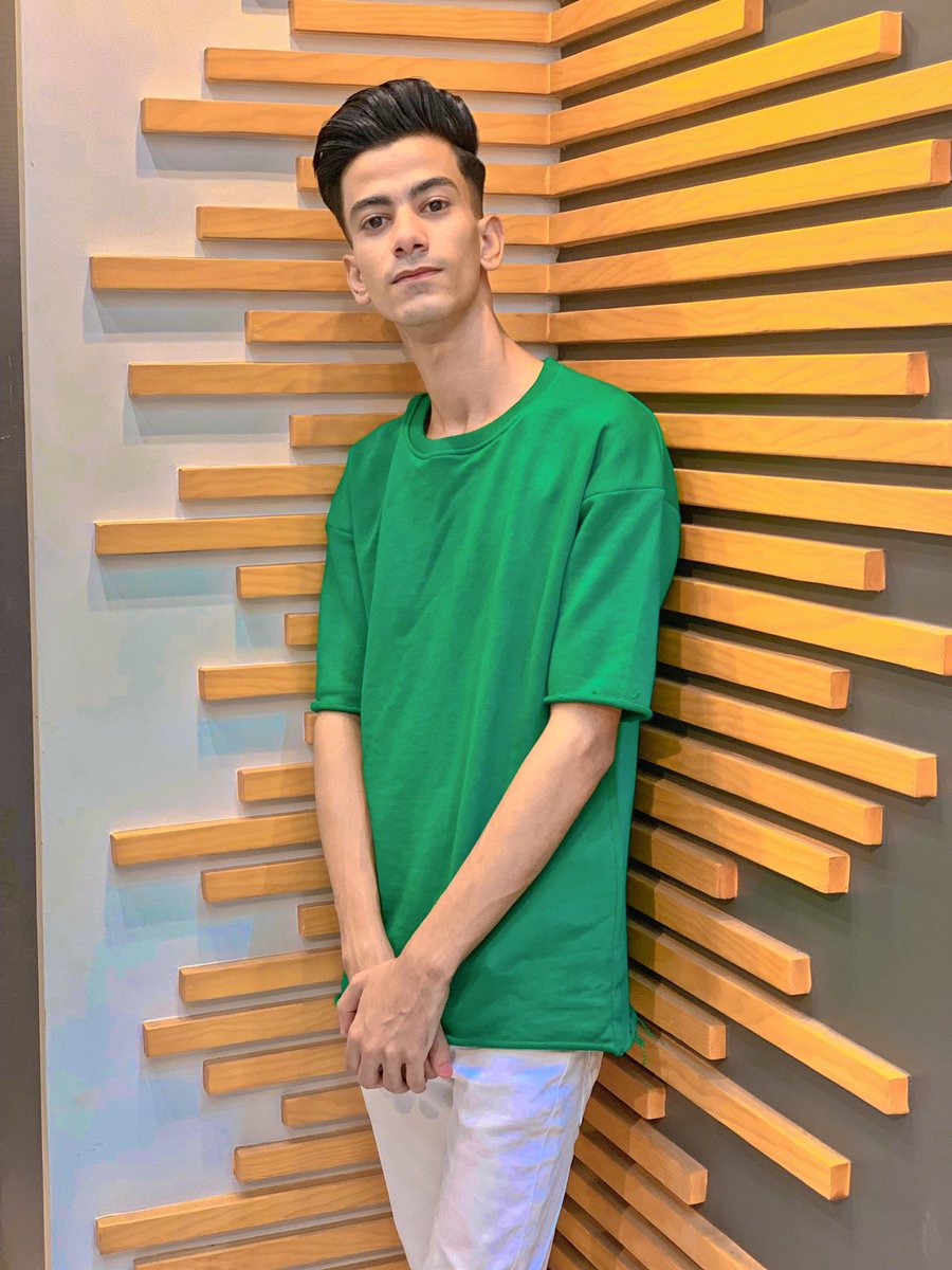قَلبي ده أنتيكا ومَحدش بِيفهم فـِ التُحف.💚👑