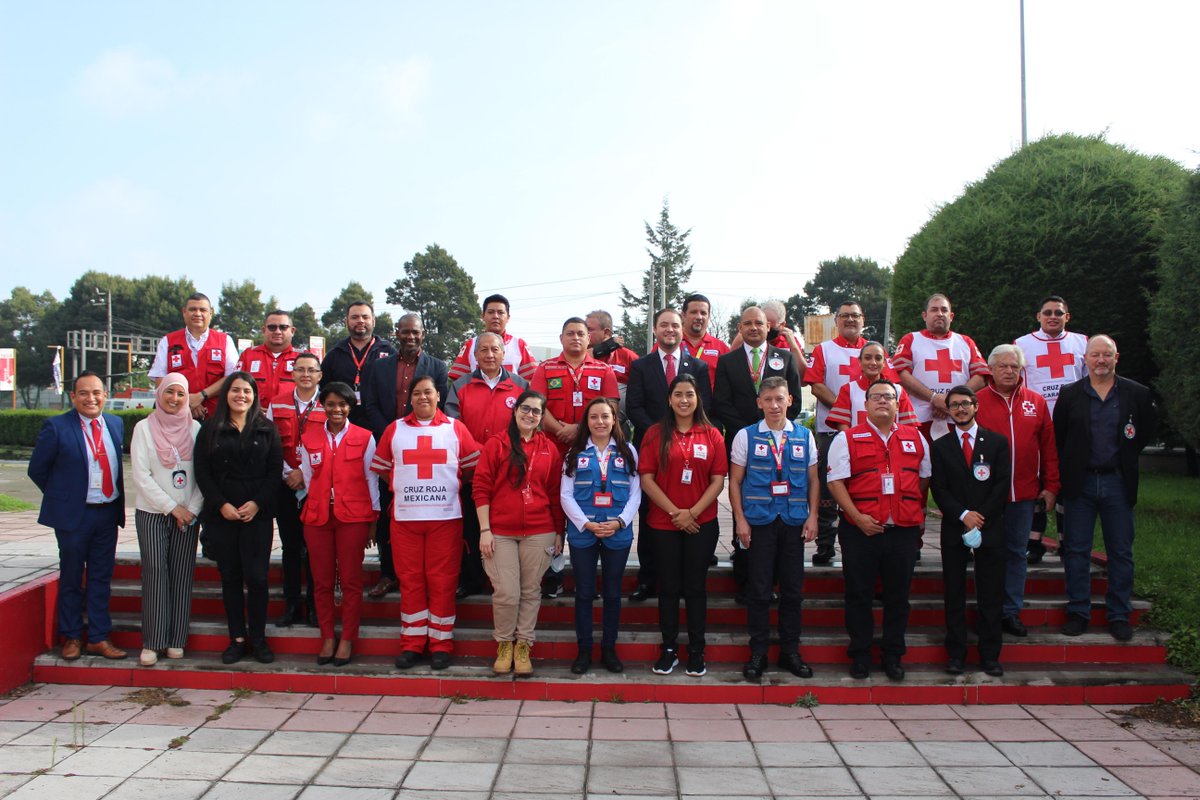 Las Sociedades Nacionales de la Cruz Roja trabajan día a día para llevar la ayuda humanitaria a quienes lo necesitan.

Para lograrlo es esencial la aceptación de su labor, así como la seguridad de sus equipos y el acceso a su trabajo humanitario 🧵👇
