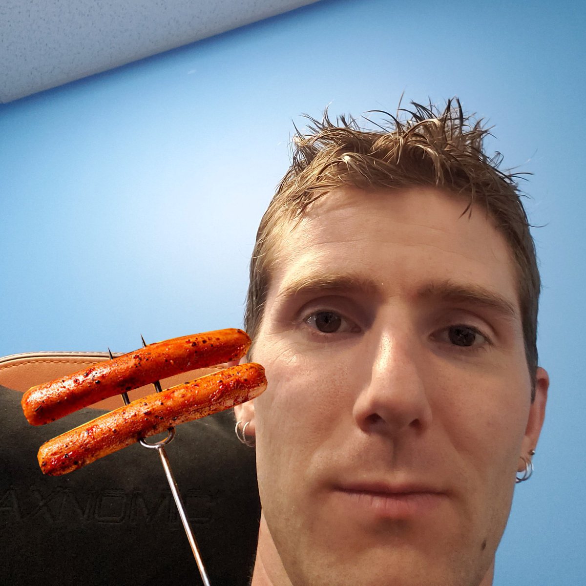 Linus Tech Tips tweet media
