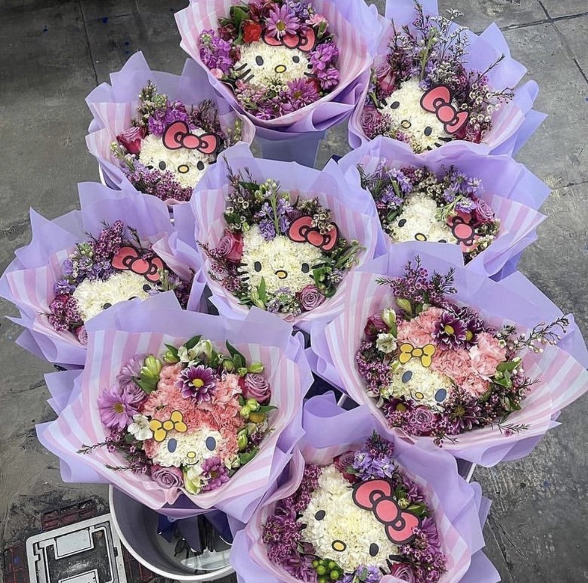 cupcakesanrio's tweet photo. hello kitty + my melody bouquets <3 https://t.co/ra0UlSooBs