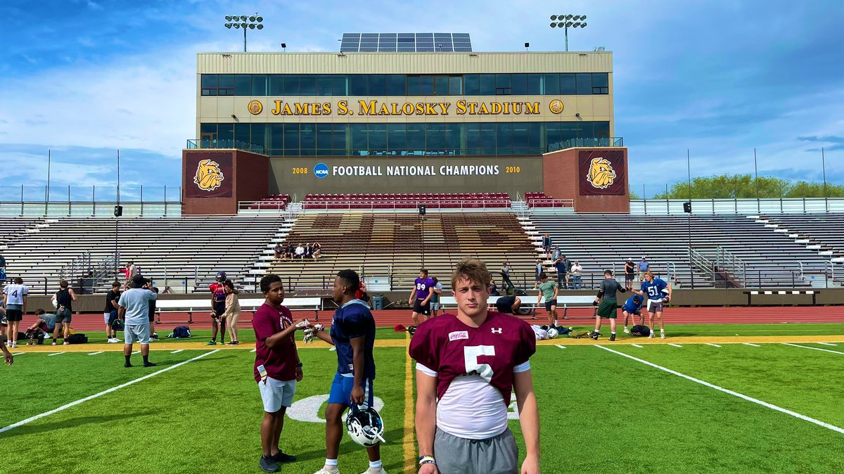 Jpkubat4's tweet photo. Had an amazing time in Minnesota competing at the @UMD_Football camp. Thanks to @CoachEdwardsJ for showing me around the campus and helping me improve as a player. @CoachBarro @CoachPerrone @KevinMcCabe987 @cdsfootball1 @TheHoss71 https://t.co/89EIIOoAOV