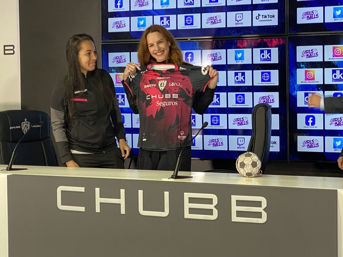 DragonasIDV's tweet photo. Hoy recibimos la visita de Eglantina Zingg fundadora de Goleadoras, fundación que trabaja por el desarrollo del fútbol femenino. Bienvenida a #UnClubDiferente https://t.co/SI53ai96IT