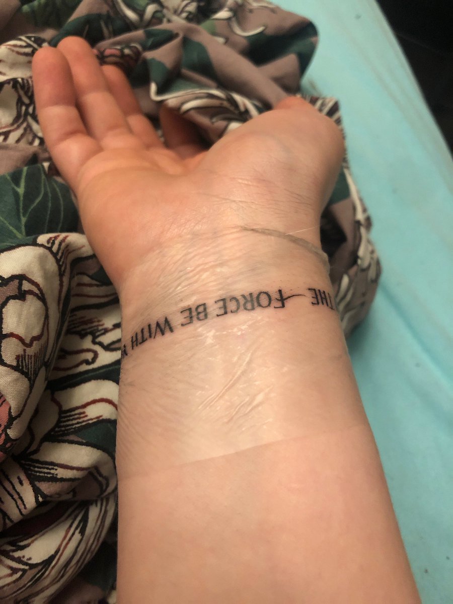 Не могла не