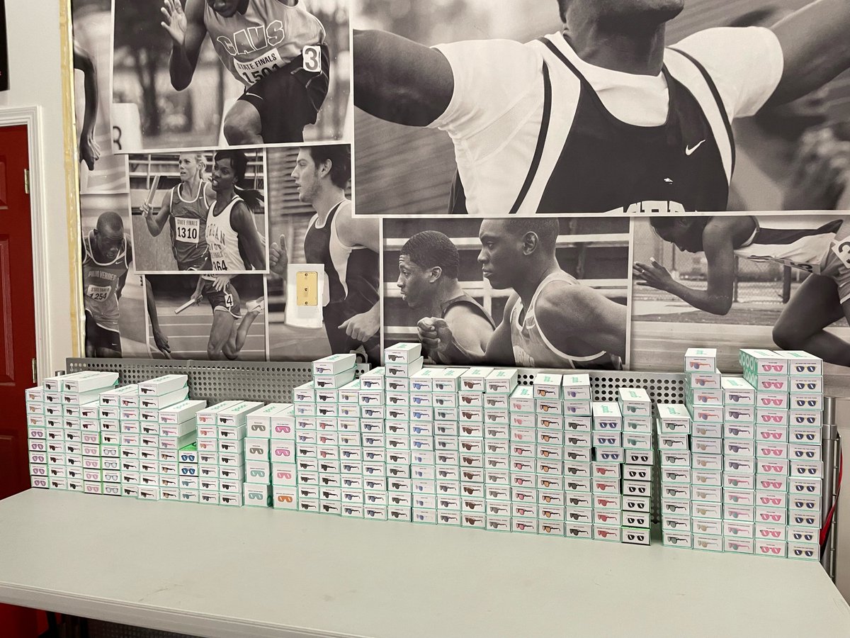 dickpondCS's tweet image. goodr glasses galore! Come check out all the new styles and colors! #goodr #polarized #coolnames #greatcolors