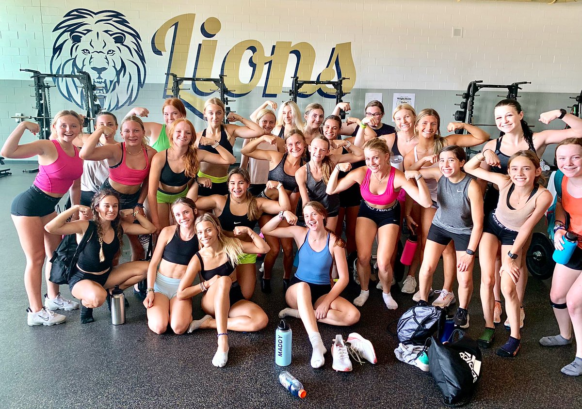 The Track &amp; XC group brought it in the weight room this morning!!! 💪🏼

•High energy 🔋⚡️
•Encouraging each another 👏🏼
•Locked in 🔒

GET To > Have to 😤