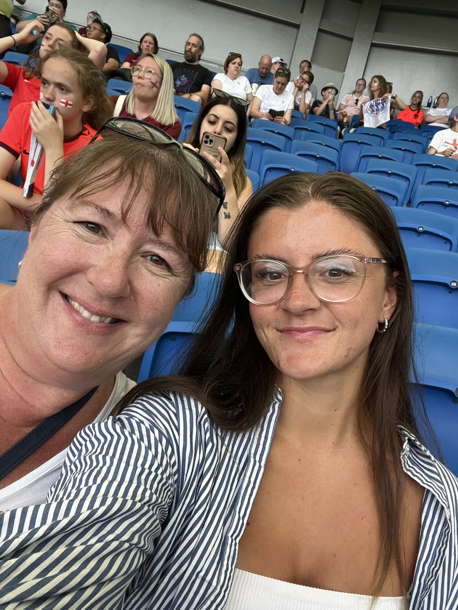 amycasex's tweet photo. #WEURO2022 https://t.co/TBKLdaHJO2