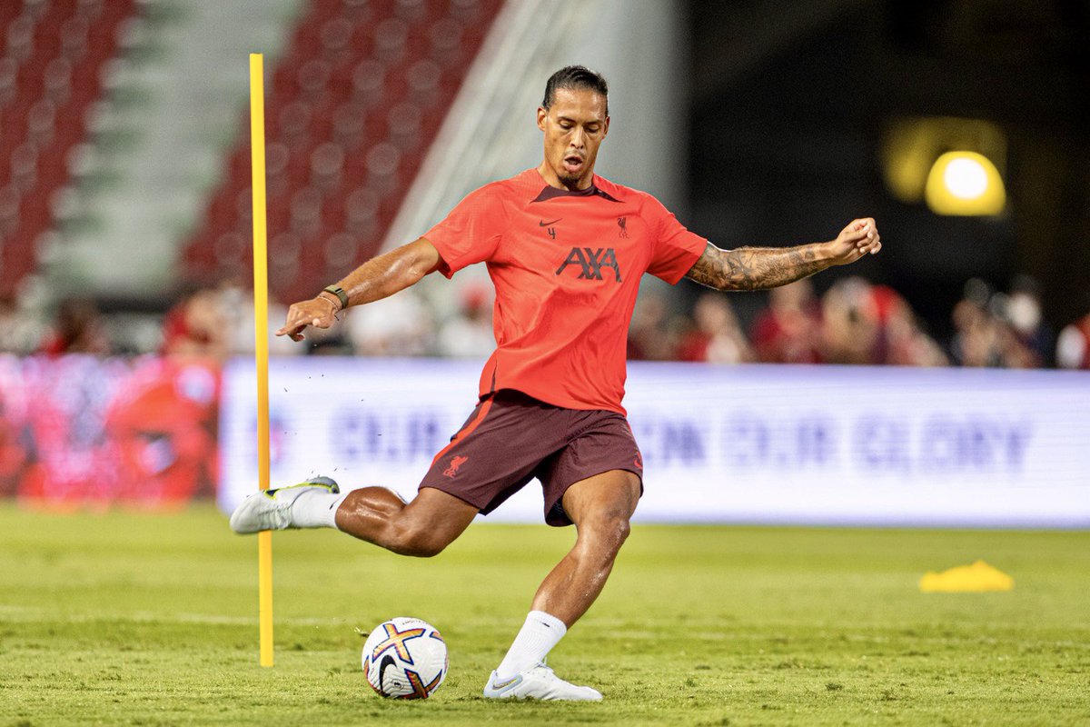 VirgilvDijk's tweet image. Bangkok, thanks for the amazing welcome! Looking forward to seeing you all again tomorrow 😎🇹🇭