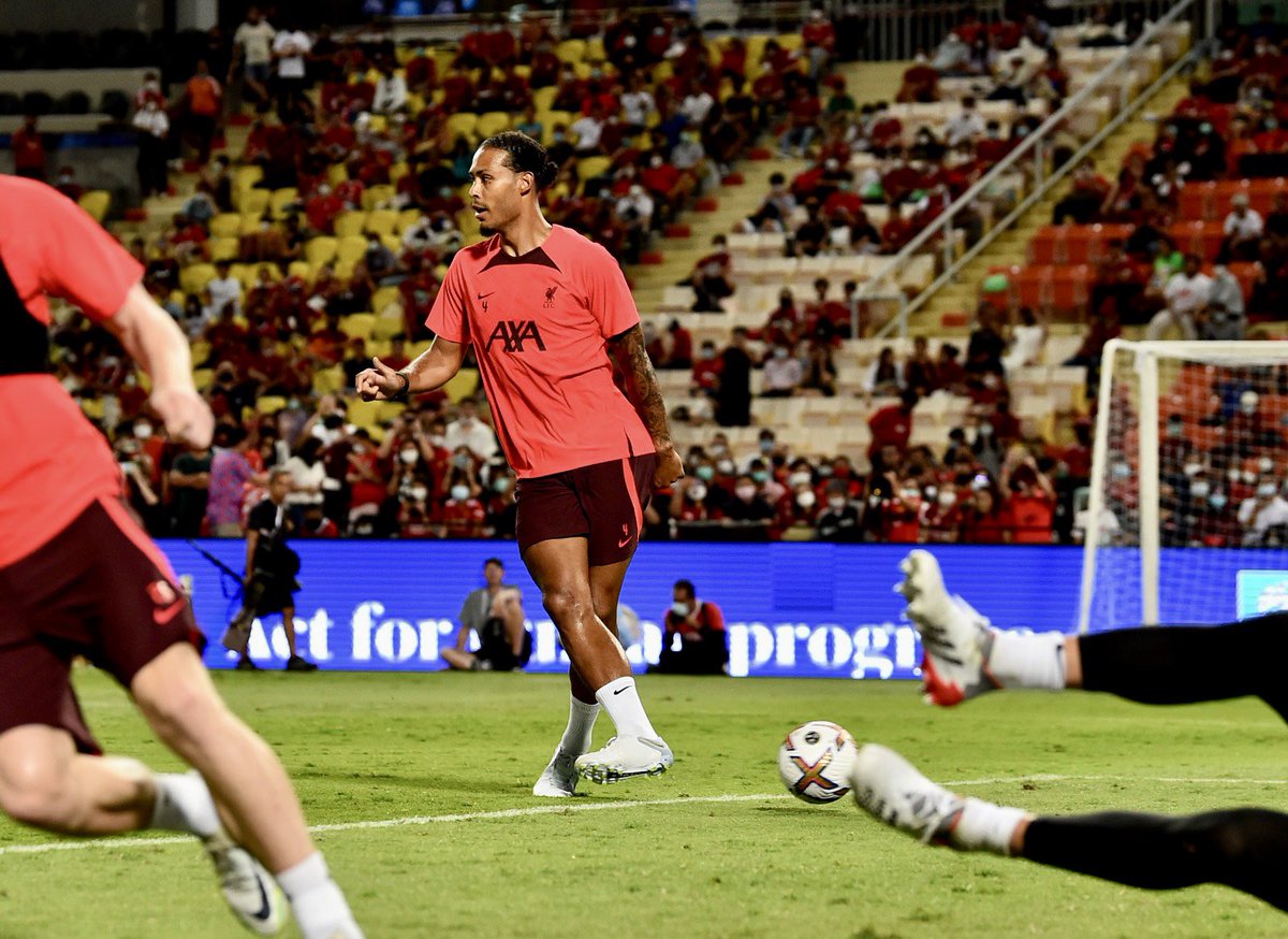 VirgilvDijk's tweet image. Bangkok, thanks for the amazing welcome! Looking forward to seeing you all again tomorrow 😎🇹🇭