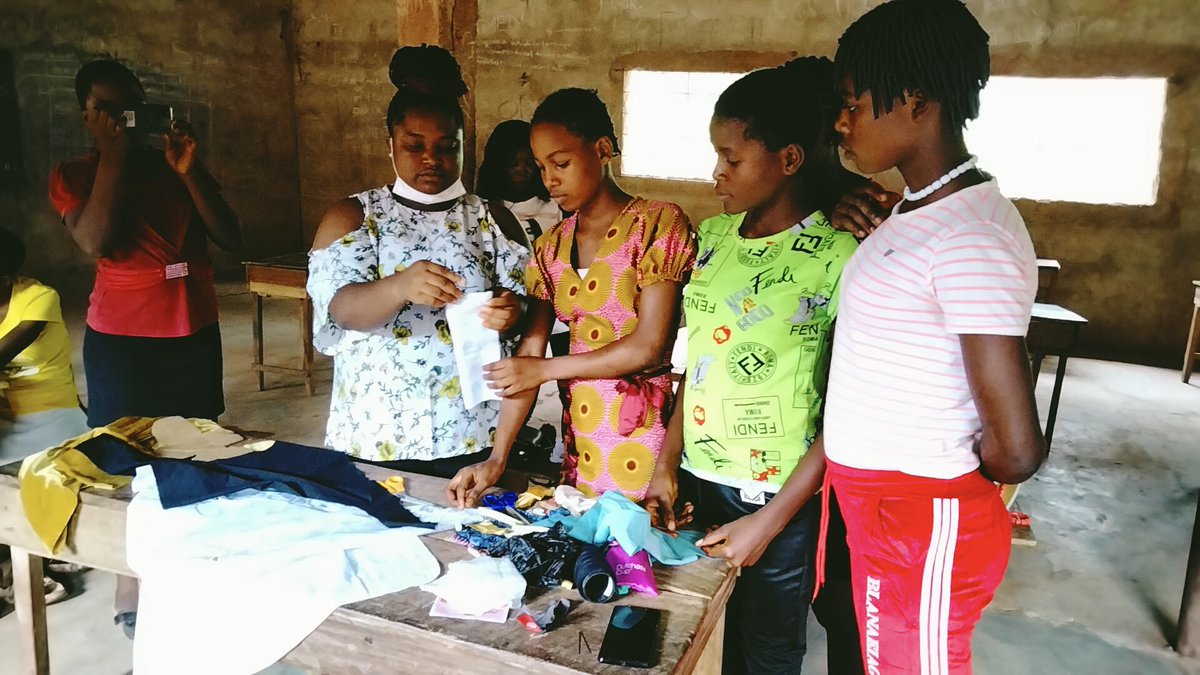 ellachosen's tweet photo. Excited to be facilitating the reusable pad sessions on #YGCProject.
I really love the seriousness of these young girls. Thank you so much @RitaChinyere13 for organizing this great project. @gymobilization always doing amazing things.
#YoungGirlsCan https://t.co/EMYwfrdsRH
