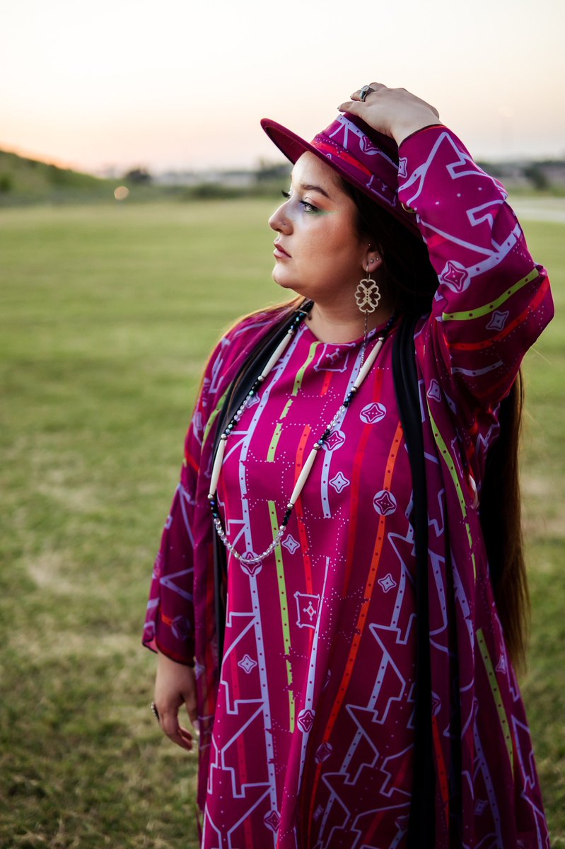 isitohbi's tweet image. Modeling Weomepe Designs (Jessica Moore Harjo) scarf, dress, wrap, earrings, and necklace at the Teton Trade Cloth Fashion Summit hosted by Oklahoma City’s First Americans Museum 🥰 #NewProfilePic courtesy of Taryn Starkey Photography! #nativemodel @choctawnationOK