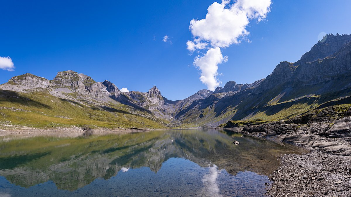 reisememo's tweet photo. Im wilden Bisisthal liegt die Glattalp – der oftmals kälteste Ort der Schweiz. Komm mit uns auf eine Kurzwanderung um den idyllischen Glattalpsee! 
https://t.co/p1kZiTH5SQ https://t.co/MIH28yRIK8