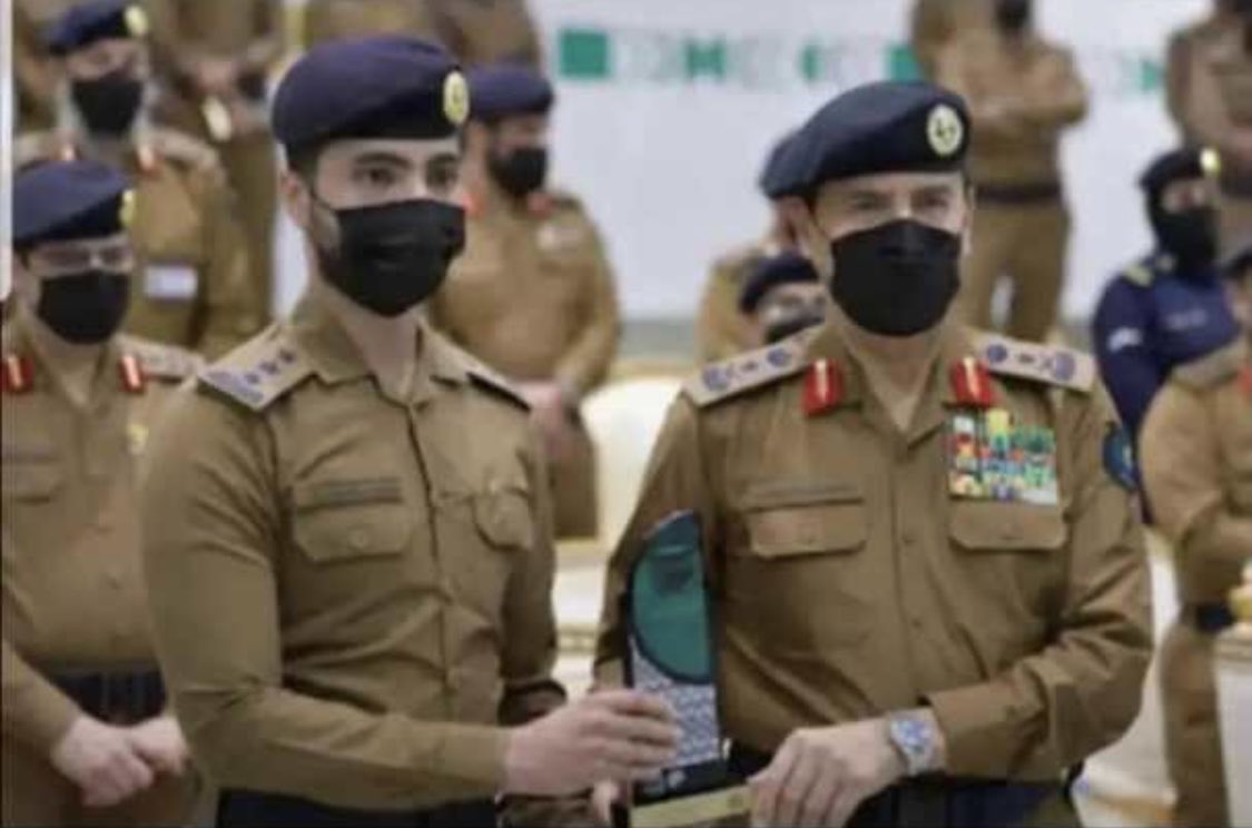 كرم معالي مدير عام الدفاع المدني الفريق سليمان العمرو ابن العم النقيب /
محمد بن مديح الرزني 
كأفضل ضابط سلامه لمهمة حج هذا العام 1443 بمشعر مزدلفه الف مبروك لابن العم محمد ونسأل الله له التوفيق