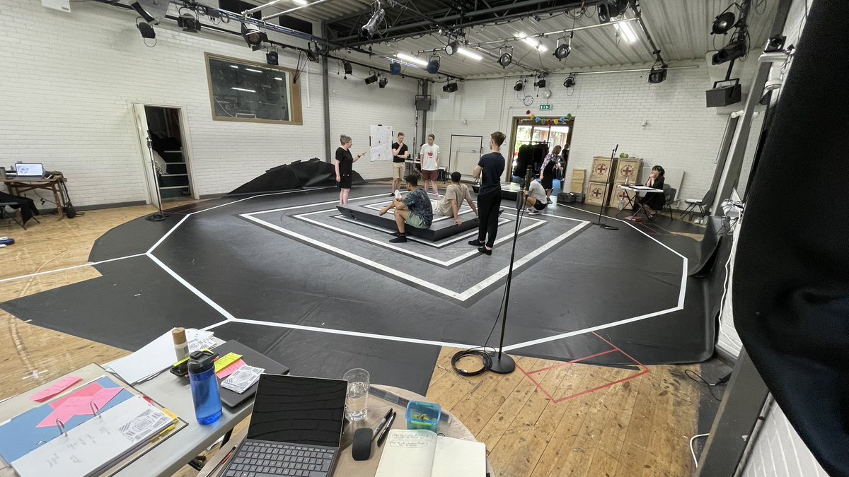 Re-rehearsals for #TomDickandHarry started today <a href="/NewVicTheatre/">New Vic Theatre</a> ahead of our handover to the team at <a href="/Yourallypally/">Alexandra Palace</a> <a href="/tomdickharryuk/">Tom Dick and Harry</a> #theatreintheround exciting times ahead!