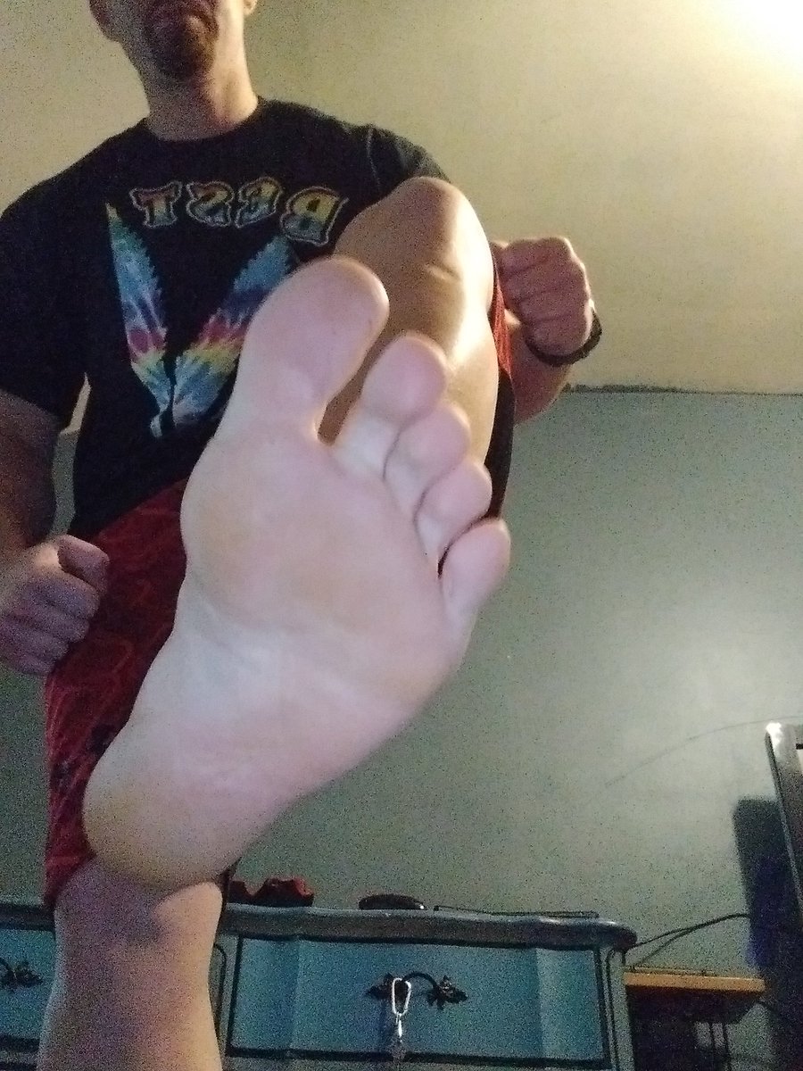 MasterAdam25's tweet photo. Im gonna crush u maggots today, I smell blood in the water gay fish. Bow down and show me ur worthy
#FootMaster #FinDom #Paypig
#AlphaMale #FootFlex #Barefeet
#CashMaster #WalletRinse #BankDrip
#SubDrain https://t.co/vqTq2qJsbs