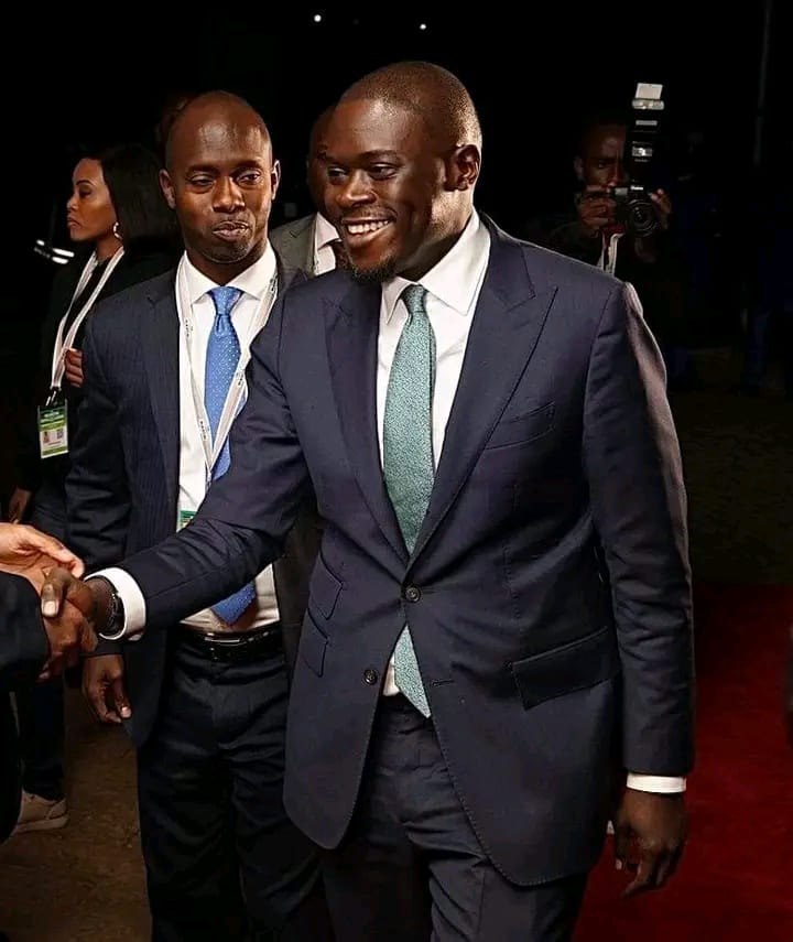 Leonlc_19's tweet photo. A comrade is always right https://t.co/AmRy79zLhr agrees. Sakaja just graduated from being a Super Senator to Super Governor.
Thank you Governor. 9th August it is.
#SenatorSakaja
#PrimeDay #GobernatorialDebate
#NairobiGubernatorialDebate
#heylink.me/leon7 https://t.co/AWQ5FQdM6b