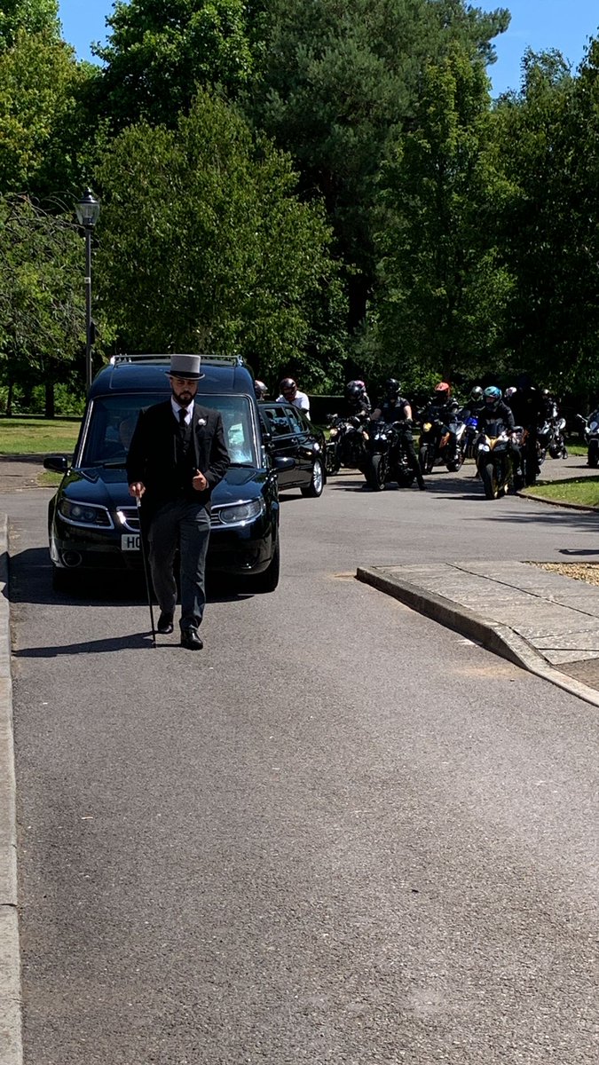 Today's service, also a friend of ours. Aged 27, from the biker's community. Family and friends ensured a good send off had taken place. R.I.P 💐.

#whiterose #whiterosecardiff #funeraldirectors #bestfuneraldirector #cardiff #CommunityEngagement