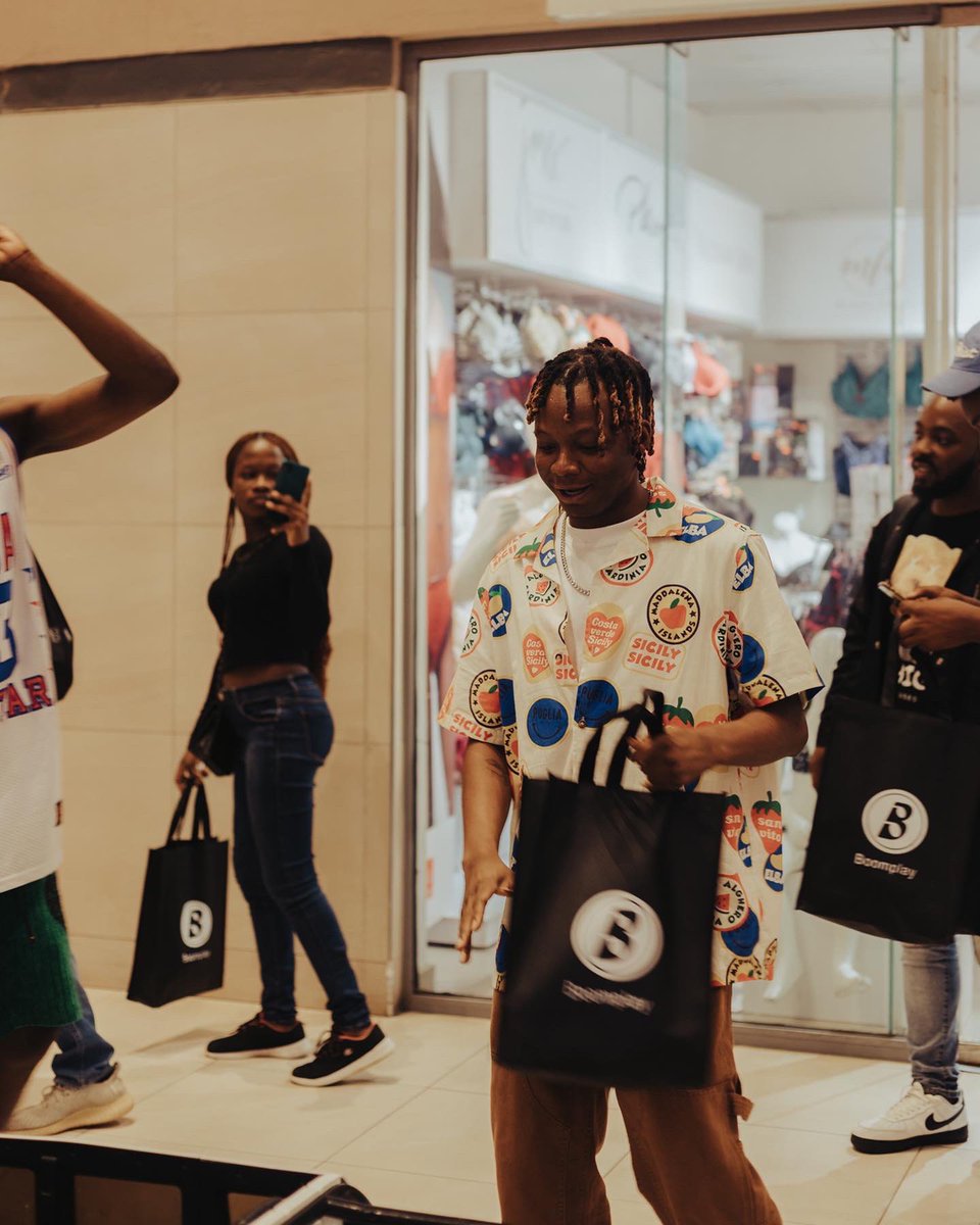 BoomplayNigeria's tweet photo. Some buddies were treated to an exclusive time with the one and only @starboyterri courtesy of the #BoomplayXTerri contest!💥 

Check out some of the amazing moments from that day. 🤩

Keep streaming the #InTransitEP on Boomplay. 👉🏾 https://t.co/erEm3aXHHI

#Boomplay https://t.co/E8BYUkZcTE