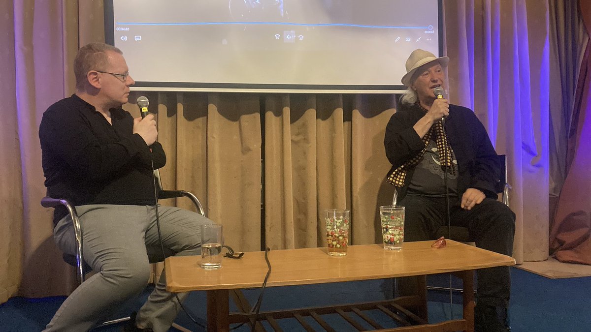 e17RnR_books's tweet photo. Itโs @davedavieskinks in conversation with Phil Clark at a packed and warm @stowtradeshall #WalkingOnAThinLine ๐ out now https://t.co/gJXISqXKy1