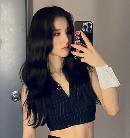 yxxngumon's tweet photo. Another Orcd cuz like.. I've been feeling myself lately
#ORCD #OrbitSelcaDay #HeeJin #Choerry https://t.co/YF5cJrObh9