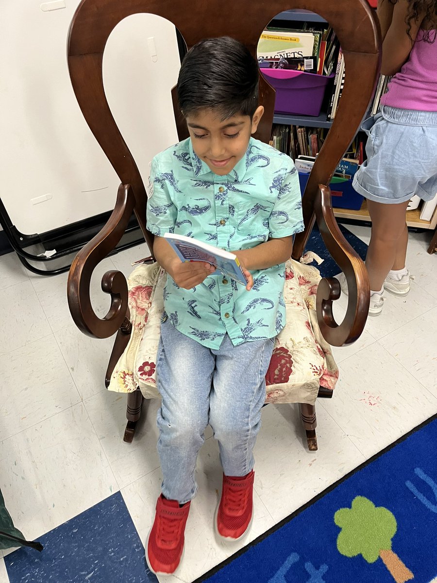 MsReillyKDES's tweet image. First day of summer school in the books! I’m exhausted, but these kids love to read so my teacher heart is happy 💖💖 #pwcssummerschool