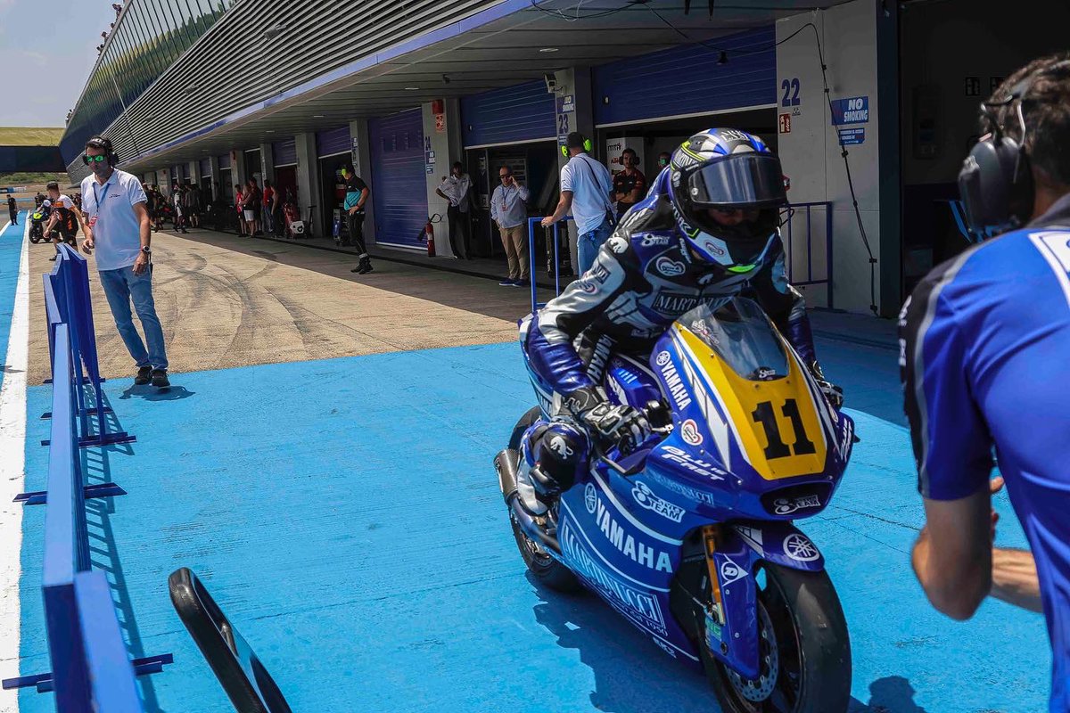 Team_Stylobike's tweet photo. #mondaymotivation with @AEscrig11 🤩

#bluisfast #raceyourflag 

@juniorgp @roadtomotogp @motogp @yamaharacingcom https://t.co/07FmrS9ESK