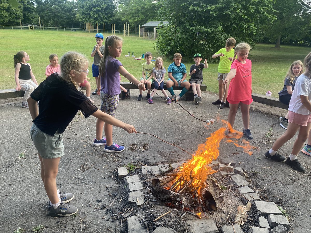 RileyMoorfield's tweet photo. Toasting our marshmallows 😋😋 https://t.co/6zFgoPycps