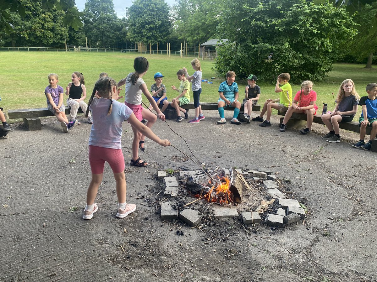 RileyMoorfield's tweet photo. Toasting our marshmallows 😋😋 https://t.co/RcvZV2zdRX