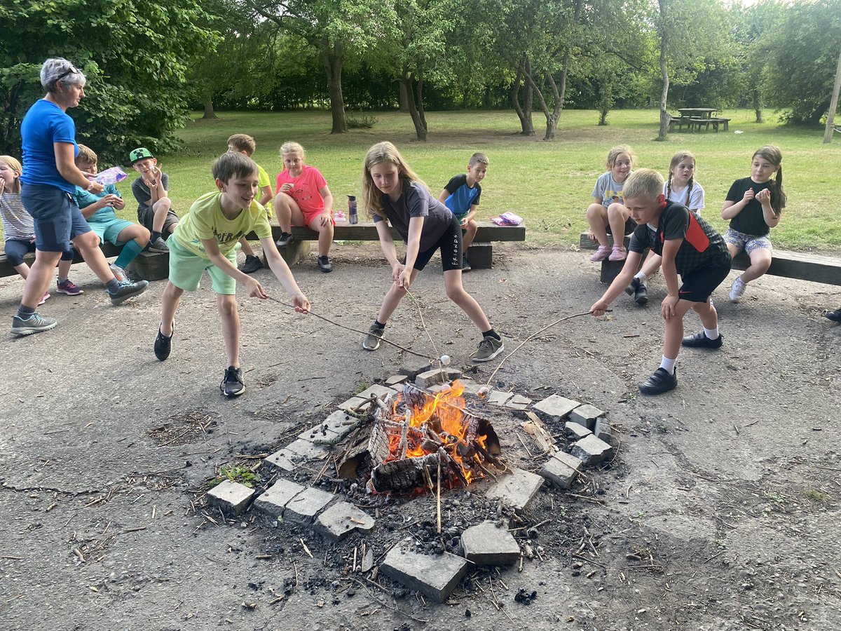 RileyMoorfield's tweet photo. Toasting our marshmallows 😋😋 https://t.co/RcvZV2zdRX