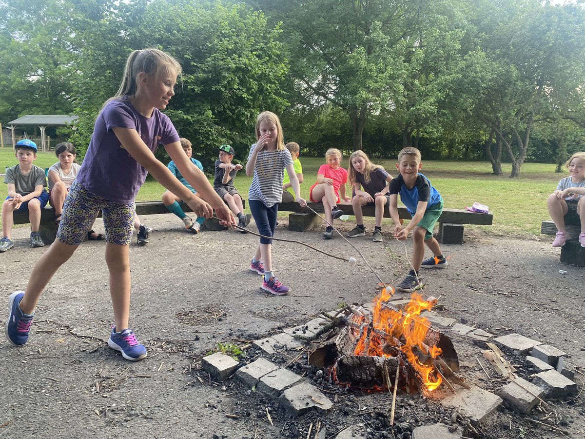 RileyMoorfield's tweet photo. Toasting our marshmallows 😋😋 https://t.co/RBqmFdBl4T