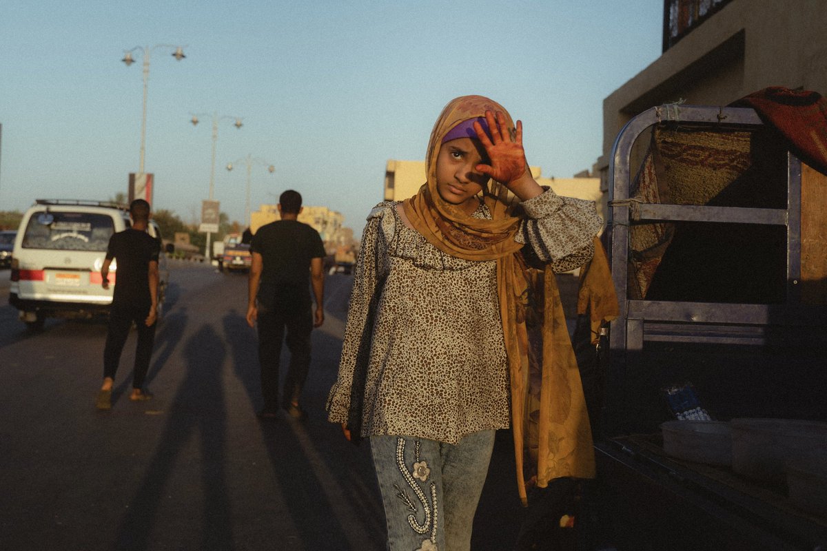 olivierpatrickk's tweet photo. And here I am in the present, with no relation to the past, nor the future ⏱ #luxor #egypt #streetphotography https://t.co/XTBImiCbqj