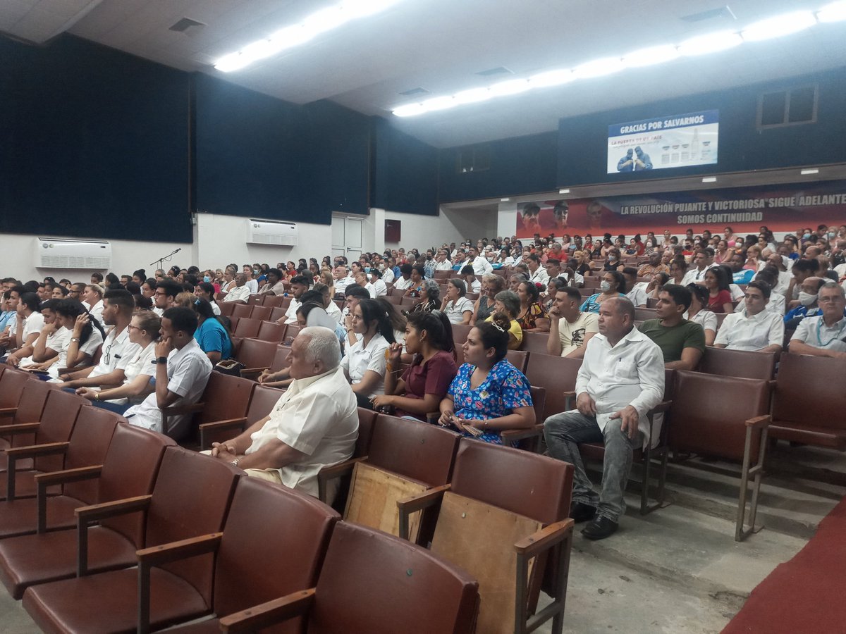 Que honor el de nuestra universidad médica del Camagüey tener a unos de nuestros cinco héroes <a href="/Guerrerotony161/">Antonio Guerrero Rodriguez</a> en intercambio con profesores y estudiantes 
#CubaPorLaPaz 
#CubaViveYTrabaja 
#UCMCamagüeyporCuba
#PorCamagüeyTodo