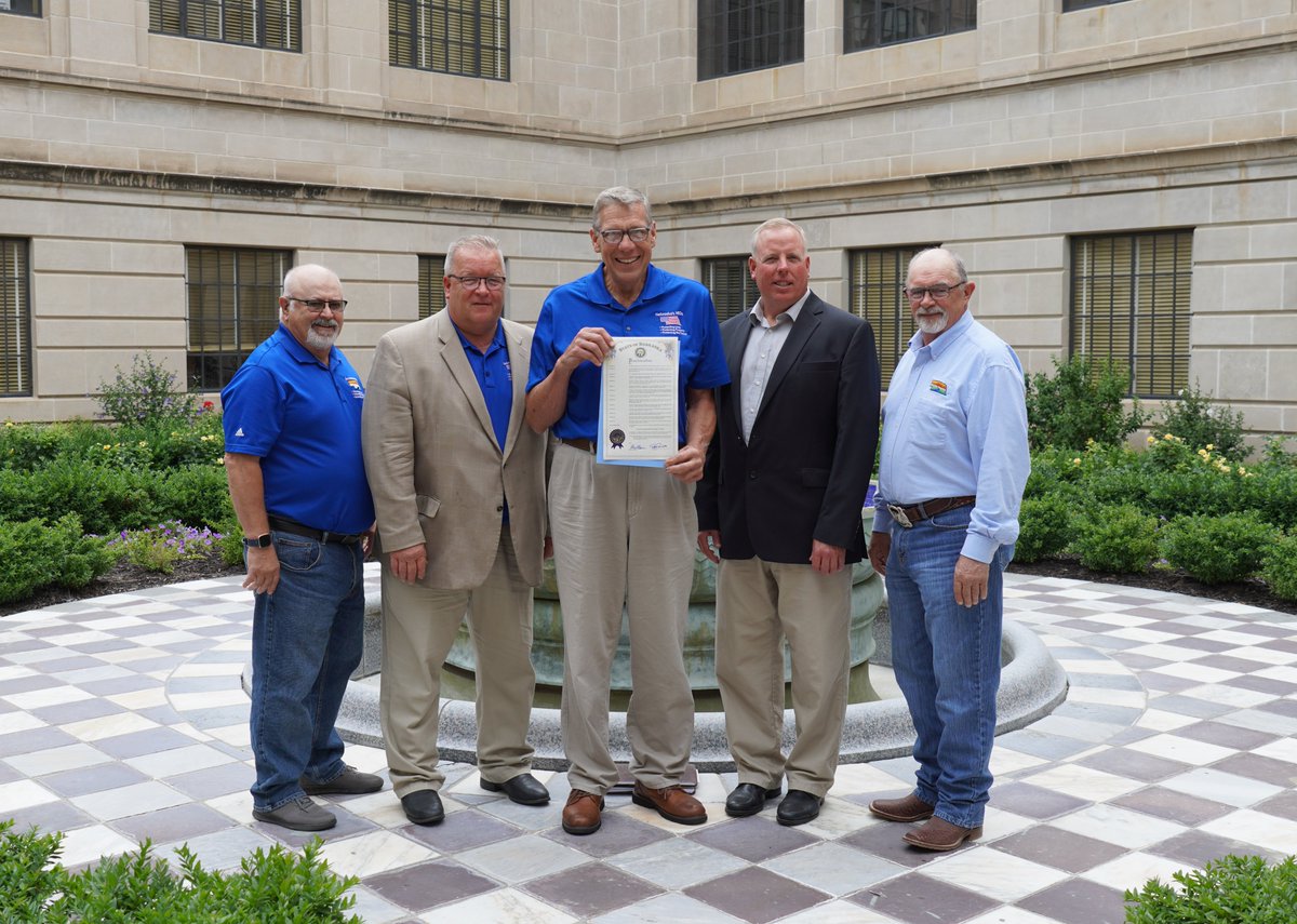 NebraskaNRDs's tweet photo. With the swoosh of a pen and eager applause, @GovRicketts proclaims July 11-15, 2022, as NRD Week in Nebraska to celebrate the 50th anniversary of the NRDs. Read more: https://t.co/PUkpYj529d
#since1972 #50YearsofConservation #nrdweek https://t.co/3p584jjPNT