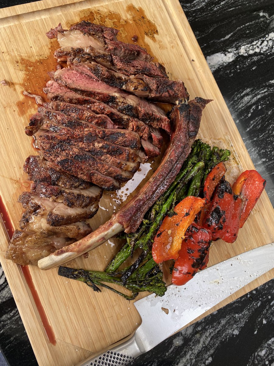 The F1 #wagyu tomahawk from @Wdale_WagyuLtd never disappoints 😋 #BBQ #ukbbq