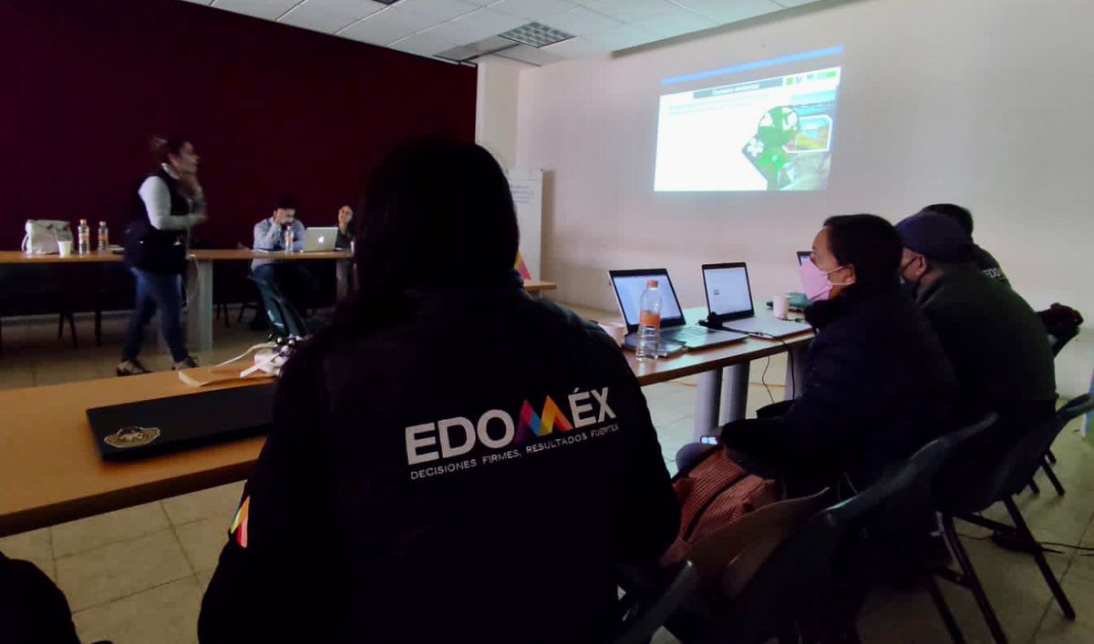 AmbienteEdomex's tweet image. Fortalecer las capacidades técnicas del personal para conservar y mejorar el arbolado en las ciudades, es el objetivo de la capacitación “Desarrollo de Planes de Manejo del Bosque Urbano” impartido por el #USForestService a personal de la #CGCE de la #SMAGEM