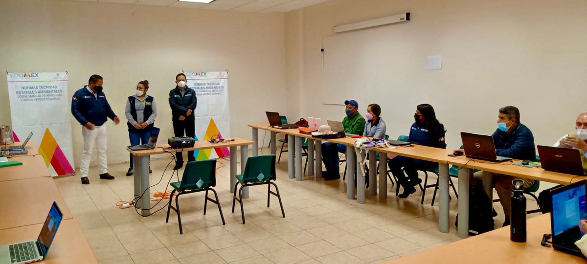 AmbienteEdomex's tweet image. Fortalecer las capacidades técnicas del personal para conservar y mejorar el arbolado en las ciudades, es el objetivo de la capacitación “Desarrollo de Planes de Manejo del Bosque Urbano” impartido por el #USForestService a personal de la #CGCE de la #SMAGEM