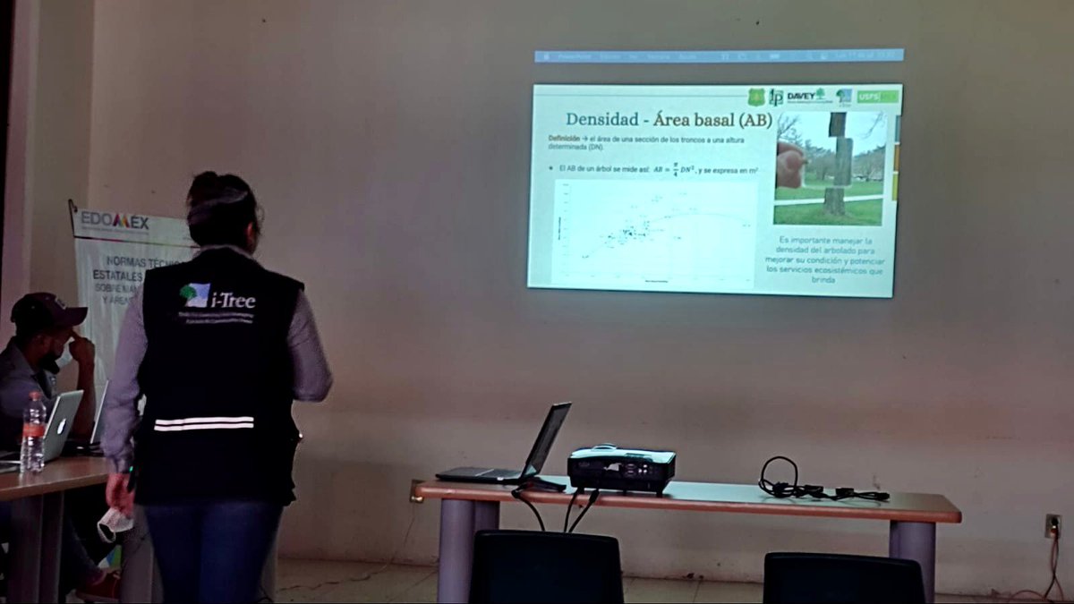 AmbienteEdomex's tweet image. Fortalecer las capacidades técnicas del personal para conservar y mejorar el arbolado en las ciudades, es el objetivo de la capacitación “Desarrollo de Planes de Manejo del Bosque Urbano” impartido por el #USForestService a personal de la #CGCE de la #SMAGEM