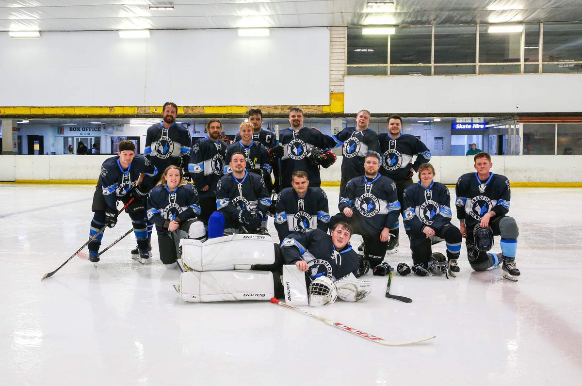 Congratulations to Kingston FatDads who were by far the better team over the weekend and took home the #BoneIdleSummerShield

Thanks to everyone who came down and played, helped and watched
.
.
.
.
.
.
.
.
.
#BradfordIceArena #EIHA #RecHockey