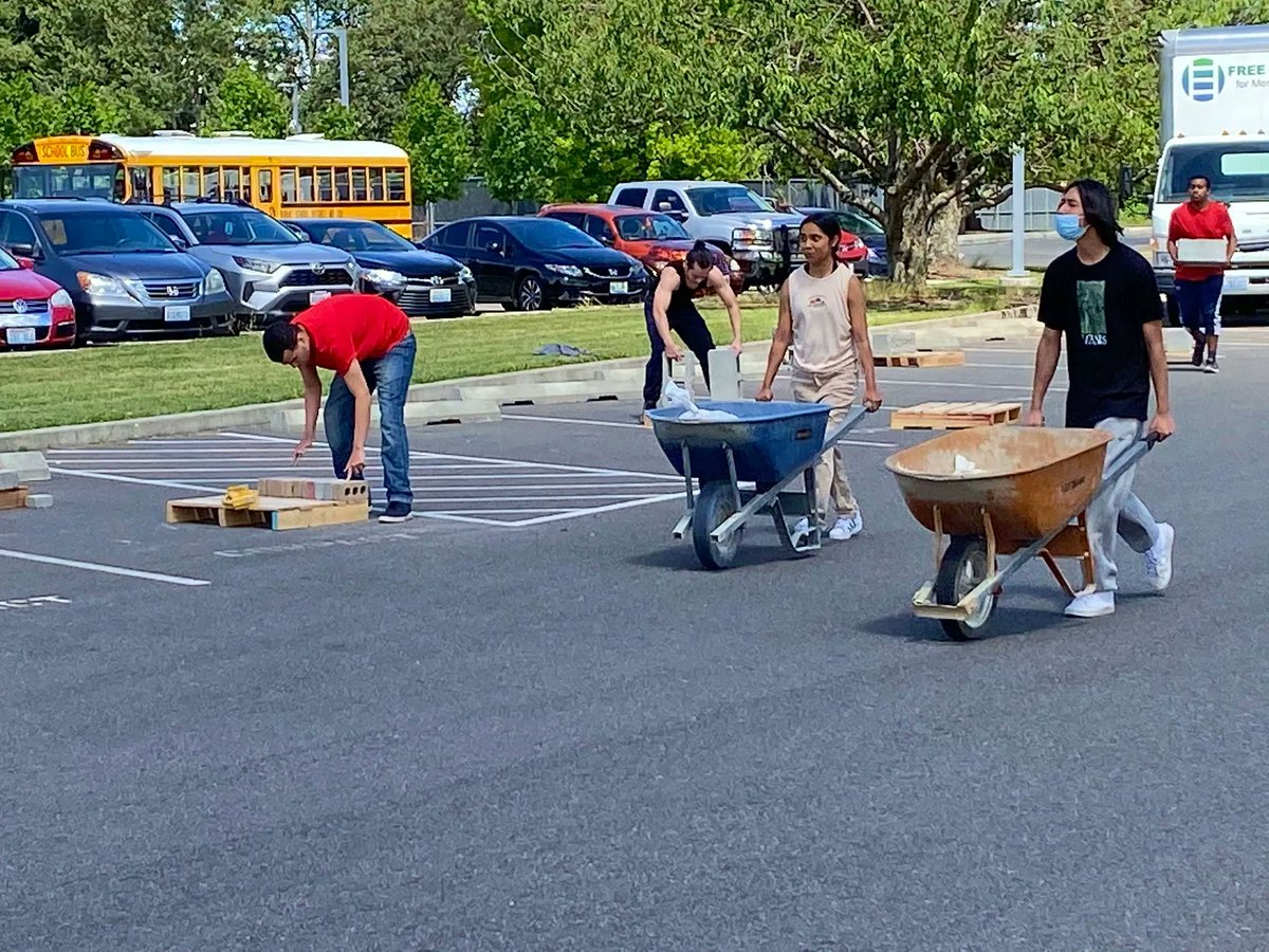 FWPS210's tweet photo. Federal Way Public School scholars completed phase 3 of the FWPS–ANEW Apprenticeship Camp tryouts and will begin a 6-week paid Pre-Apprenticeship Bootcamp at @federalwayhigh to learn about 17 trades through hands-on and academic classroom experiences, and worksite visits. https://t.co/qpAIrV975D