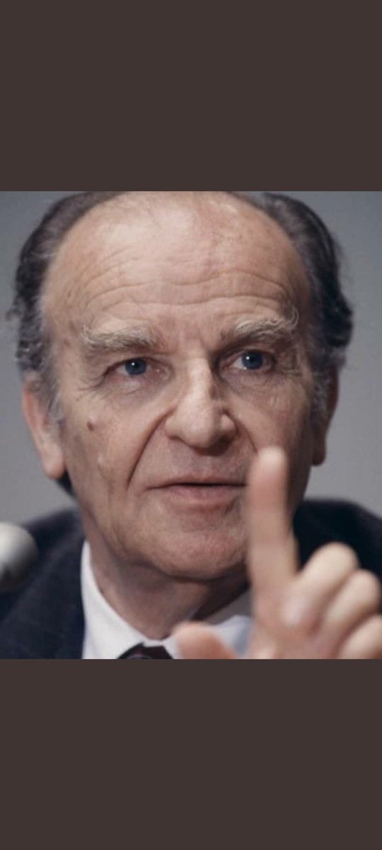 "Korkaklardan uzak durun. Çünkü onlar malları, makamları, kazanımları ve hayatları için sürekli bir korku atmosferinde yaşarlar."

-Aliya İzzetbegoviç-