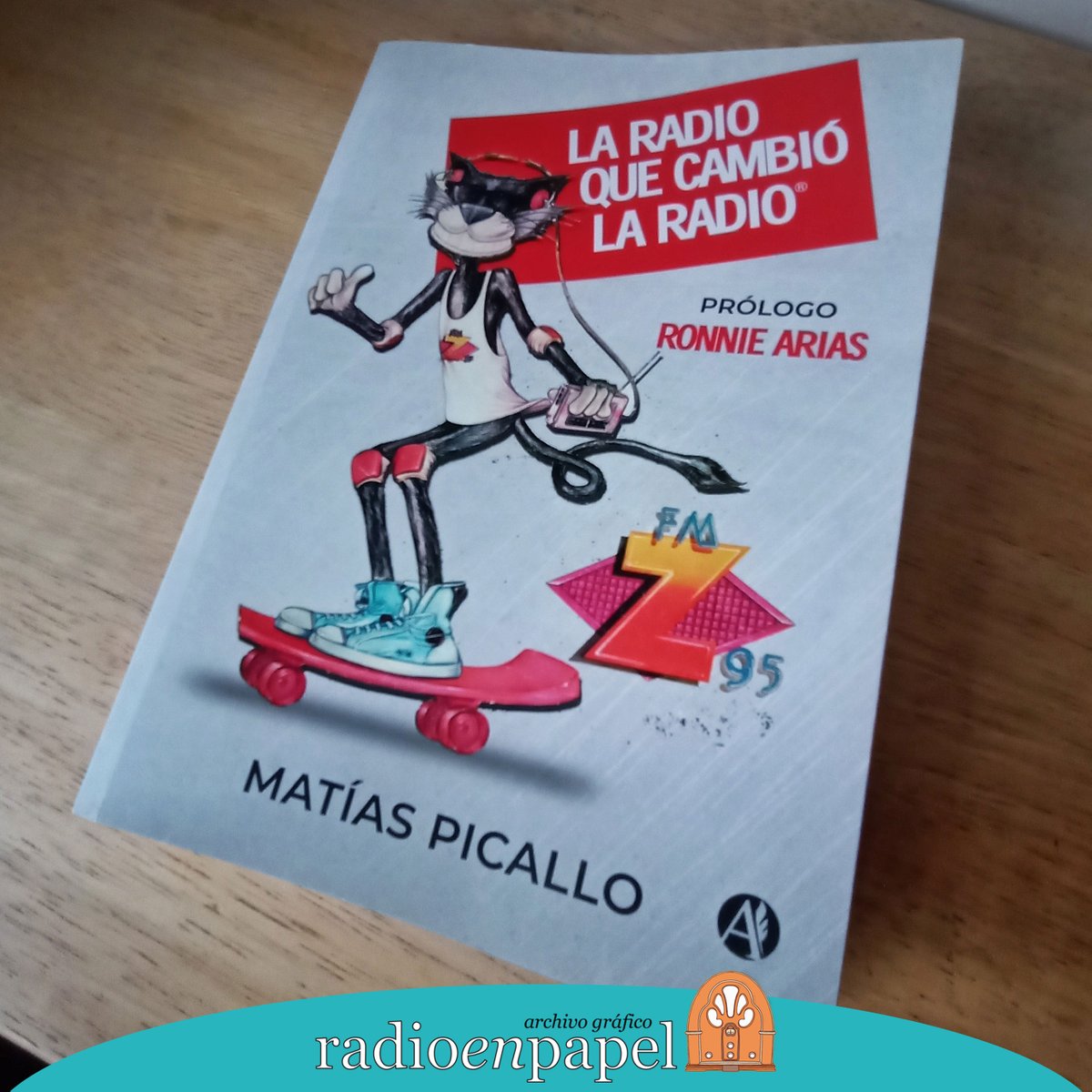 RadioenPapel's tweet photo. Esta semana la dedicamos a los libros. #5Libros5 de Radio.

#LIBROS | "Z95. La Radio que Cambió la Radio"

Hablar de La Z95, es hablar de una radio que nació para cambiar la manera de hacer radio. Una emisora que le dio voz a una generación que lo venía pidiendo a gritos (sigue) https://t.co/rDIn2JWUSb