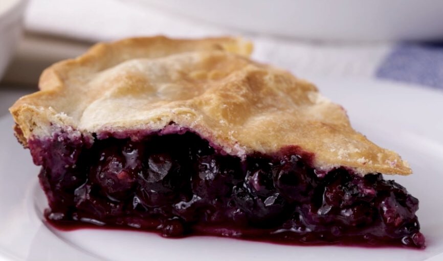 DhkBeau's tweet photo. In Ojibwe our word for blueberry pie is miinibaashkiminisaginibitoosjiganibaakwezhigan. Yes, it’s a long word. https://t.co/K8ttPr05WI