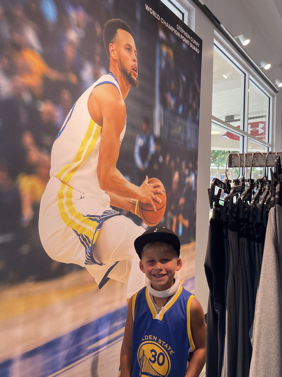 rmillergoblue's tweet photo. My guy was excited when he saw @StephenCurry30 while rocking his jersey. https://t.co/lj1phZKAdc