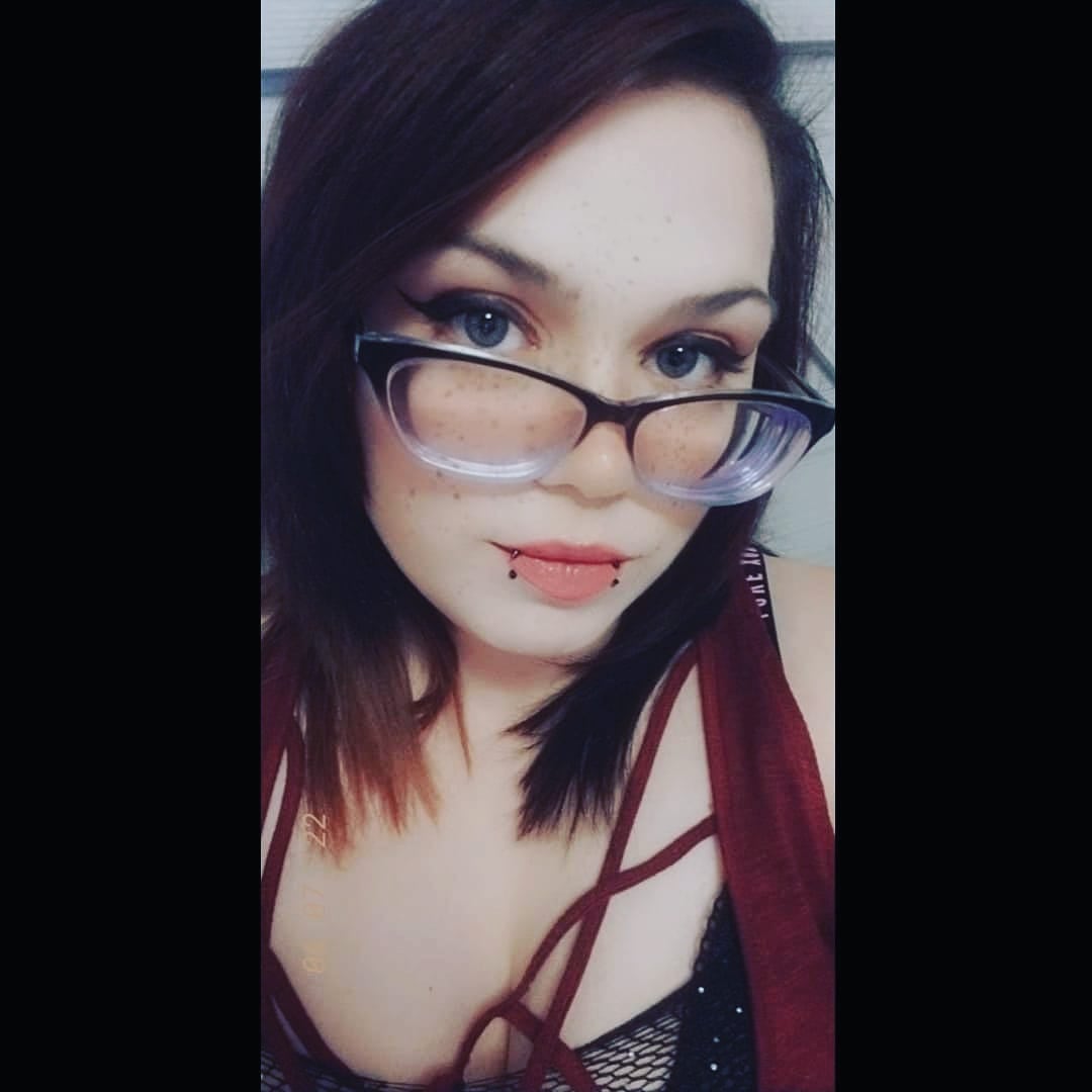 Goddess Dissarraee’s pics and videos