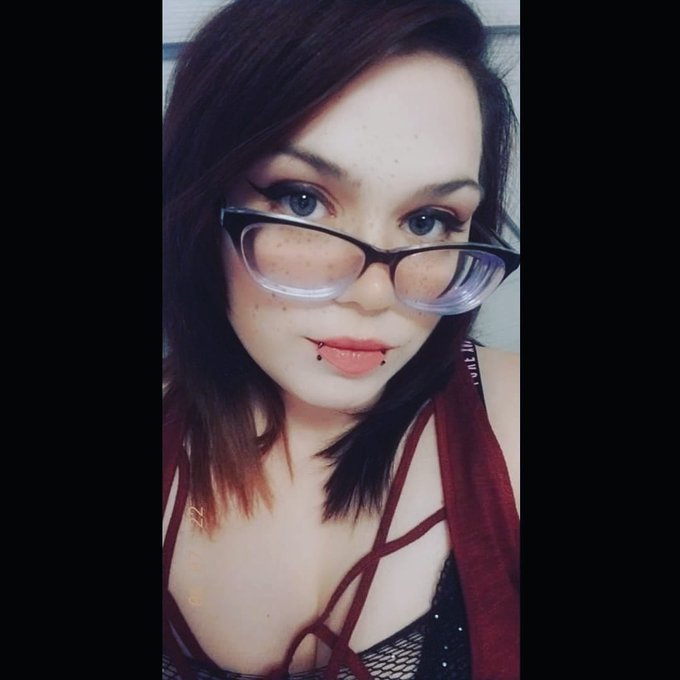 Goddess Dissarraee’s pics and videos