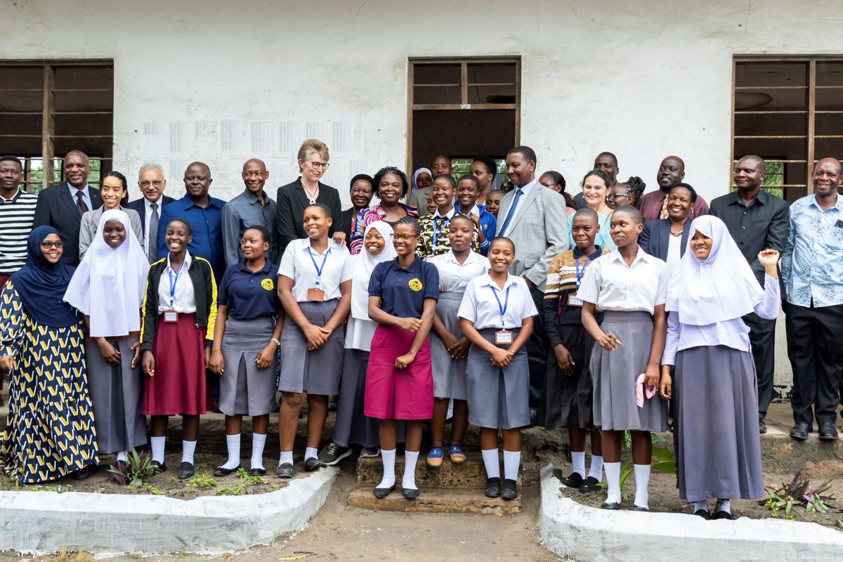 VictoriaKwakwa's tweet photo. Had a very special moment engaging w/Tanzanian #youth at #Turiani Secondary School with Minister Adolf Mkenda. Appreciate #Tanzania’s efforts to enhance secondary school enrolment & completion 4 all, @WorldBank will continue investing in #humancapital to spur long-term growth. https://t.co/CxdLIECZ4f