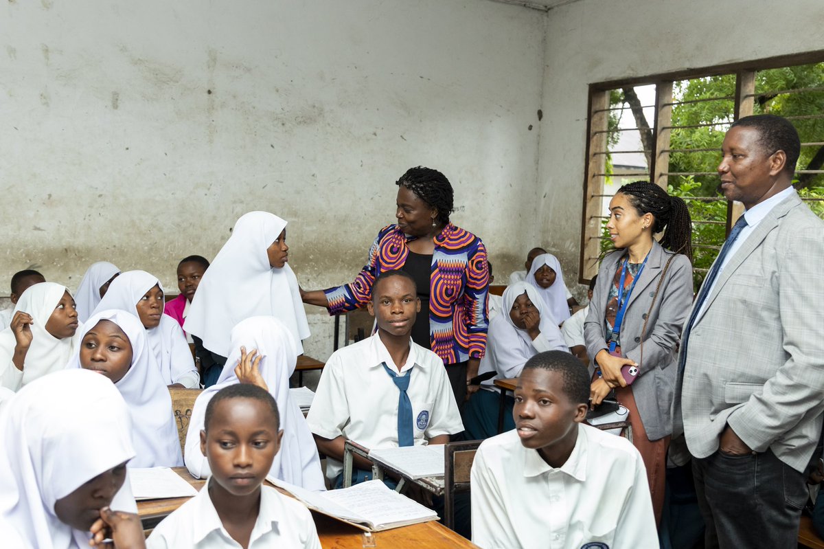 VictoriaKwakwa's tweet photo. Had a very special moment engaging w/Tanzanian #youth at #Turiani Secondary School with Minister Adolf Mkenda. Appreciate #Tanzania’s efforts to enhance secondary school enrolment & completion 4 all, @WorldBank will continue investing in #humancapital to spur long-term growth. https://t.co/CxdLIECZ4f