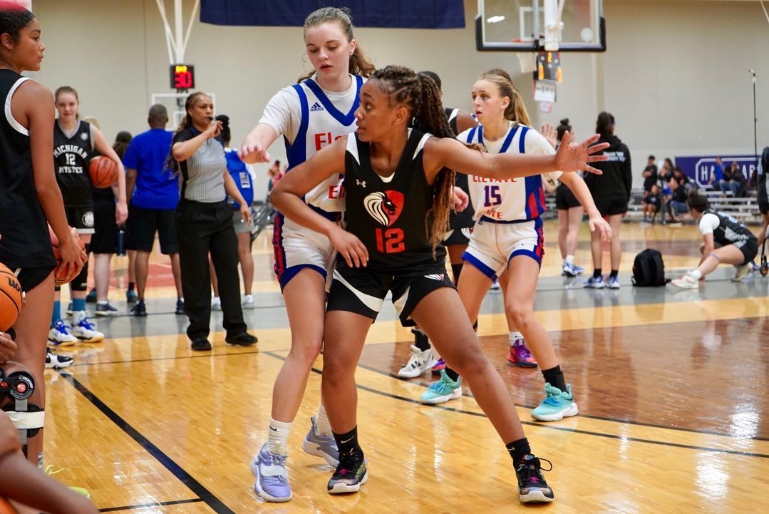CoachTateFBC's tweet photo. 15U had a great day today at the Select 40 Session II. This event has been a great opportunity for our girls to get exposure in front of college coaches. #FBCBlitz #underarmorbasketball #wbb #womemsbasketball🏀 https://t.co/5cKUXDetwW