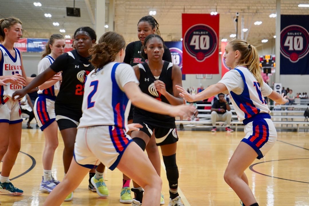 CoachTateFBC's tweet photo. 15U had a great day today at the Select 40 Session II. This event has been a great opportunity for our girls to get exposure in front of college coaches. #FBCBlitz #underarmorbasketball #wbb #womemsbasketball🏀 https://t.co/5cKUXDetwW