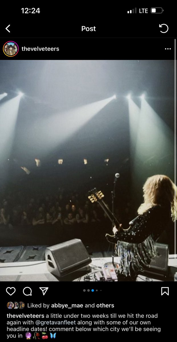 packedmybag's tweet photo. &amp; you all still say i jumped on stage 😭 honestly commend the dedication https://t.co/w9rnD7NP4K