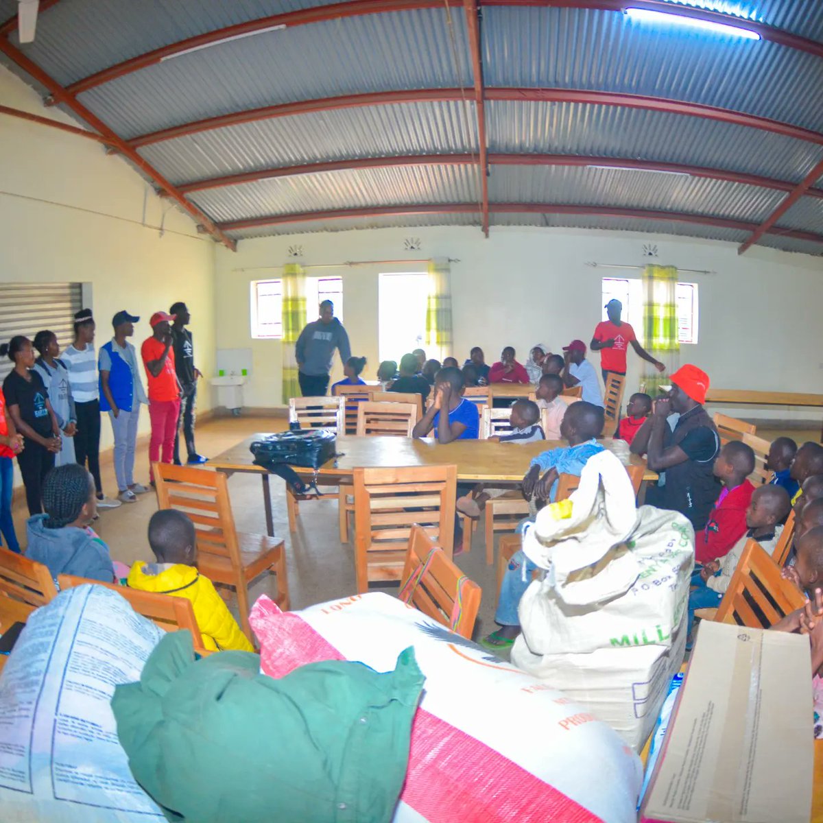 earthuprisingSo's tweet photo. Environmental School Tour
Last Friday, our team was able to visit an Orphanage and mentor, pass climate and donate Food, sanitary, clothes, biro pens.
#EnviromentalSchoolTour
#ClimateEduction
@AlexandriaV2005 https://t.co/G0Hv1JbcnF